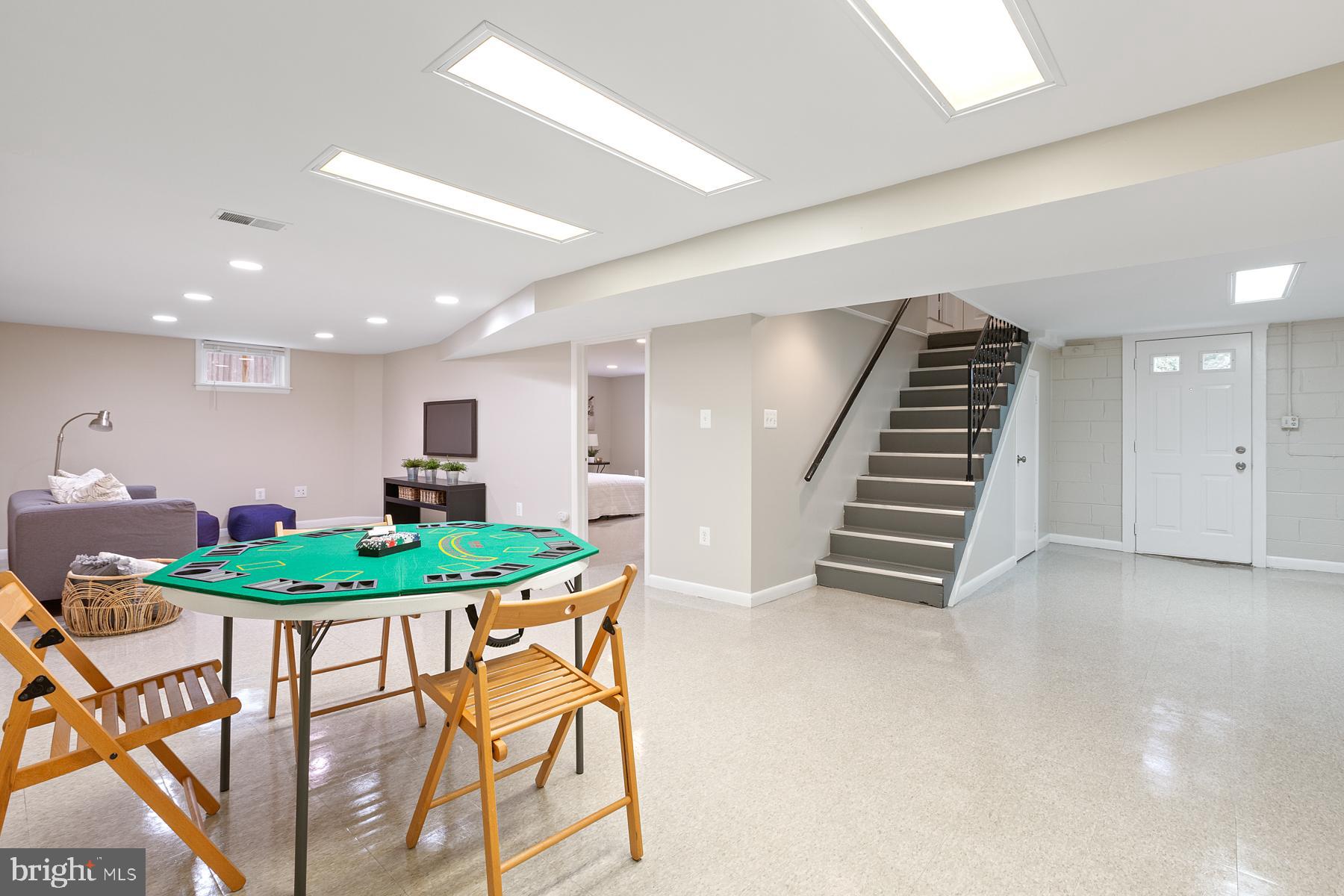 11901 Ashley Drive Rockville, MD 20852 - Photo 23 of 39