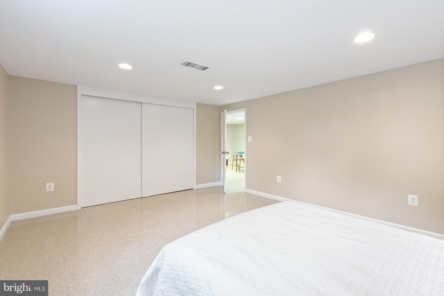 11901 Ashley Drive Rockville, MD 20852 - Photo 29 of 39