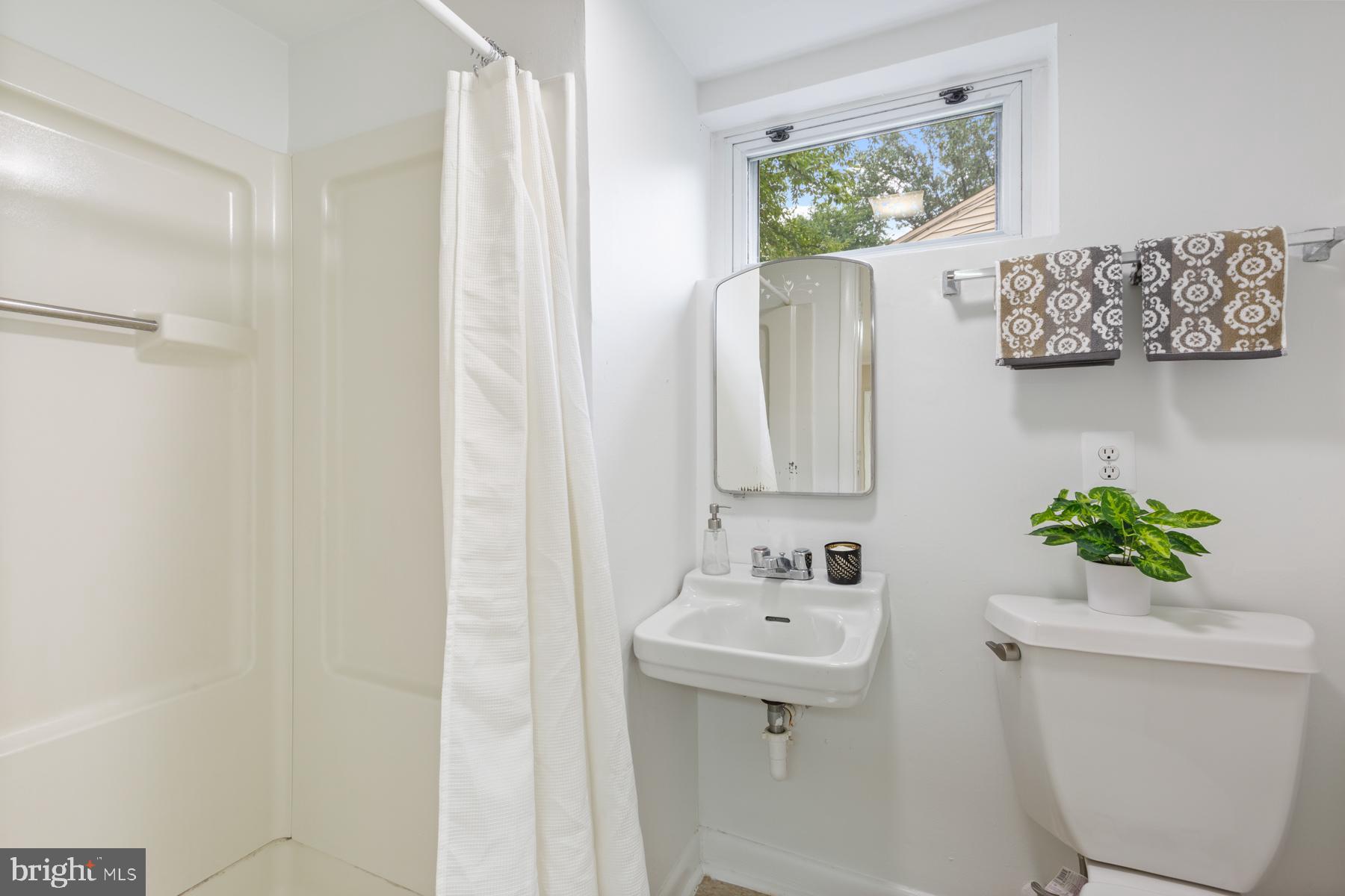 11901 Ashley Drive Rockville, MD 20852 - Photo 30 of 39