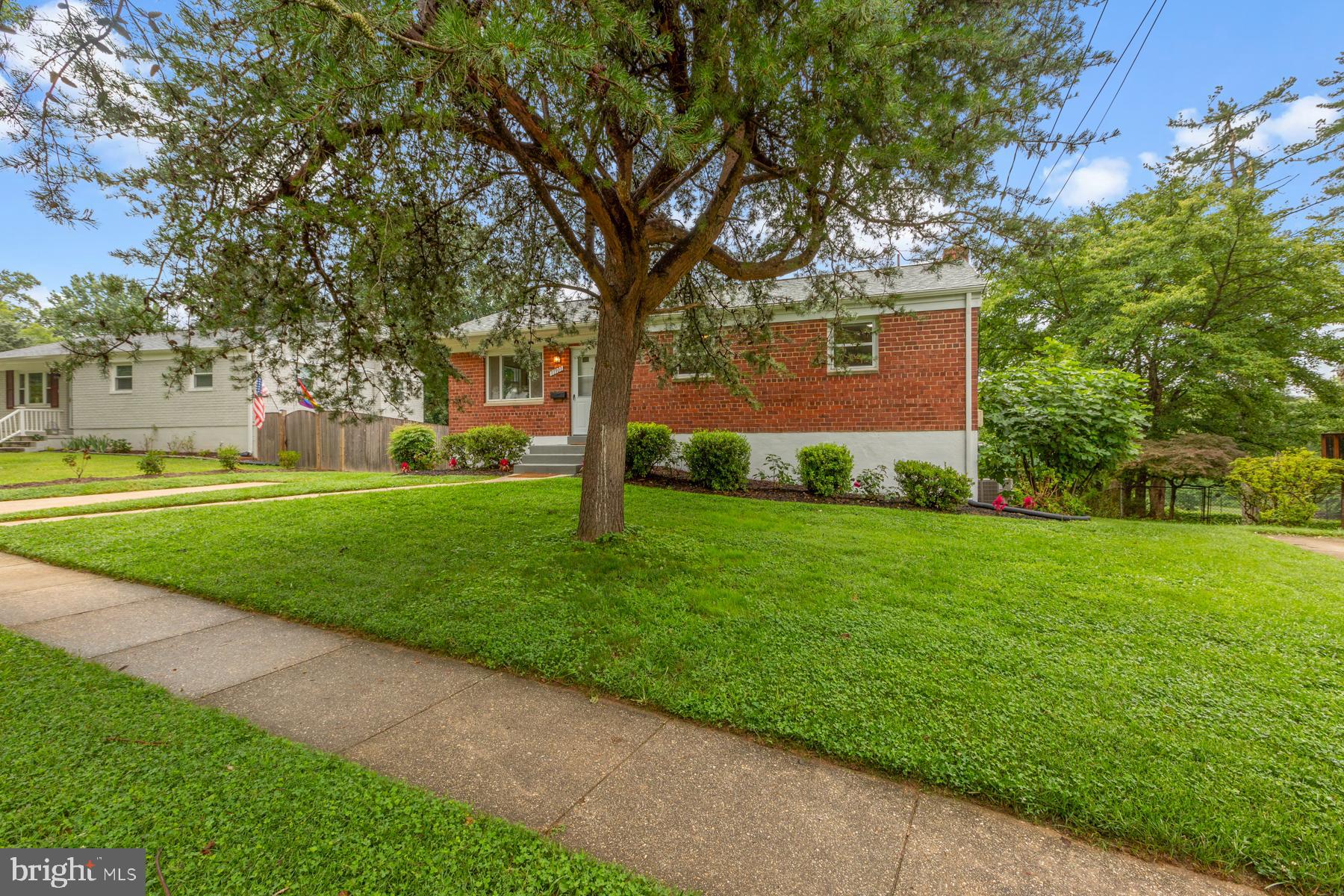 11901 Ashley Drive Rockville, MD 20852 - Photo 3 of 39