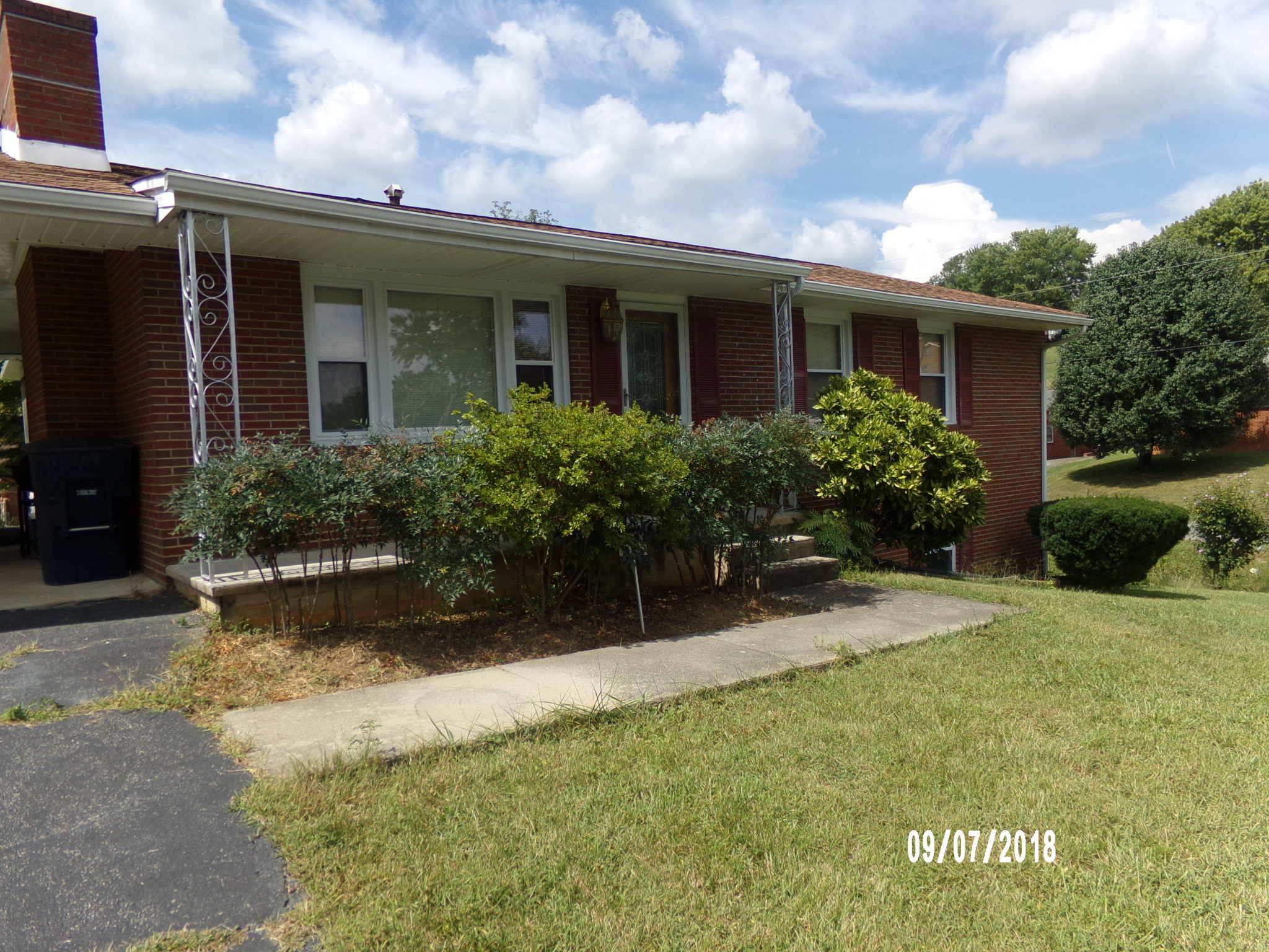 1638 Angus Road Northwest Roanoke, VA 24017 - Photo 1 of 23 100_2183