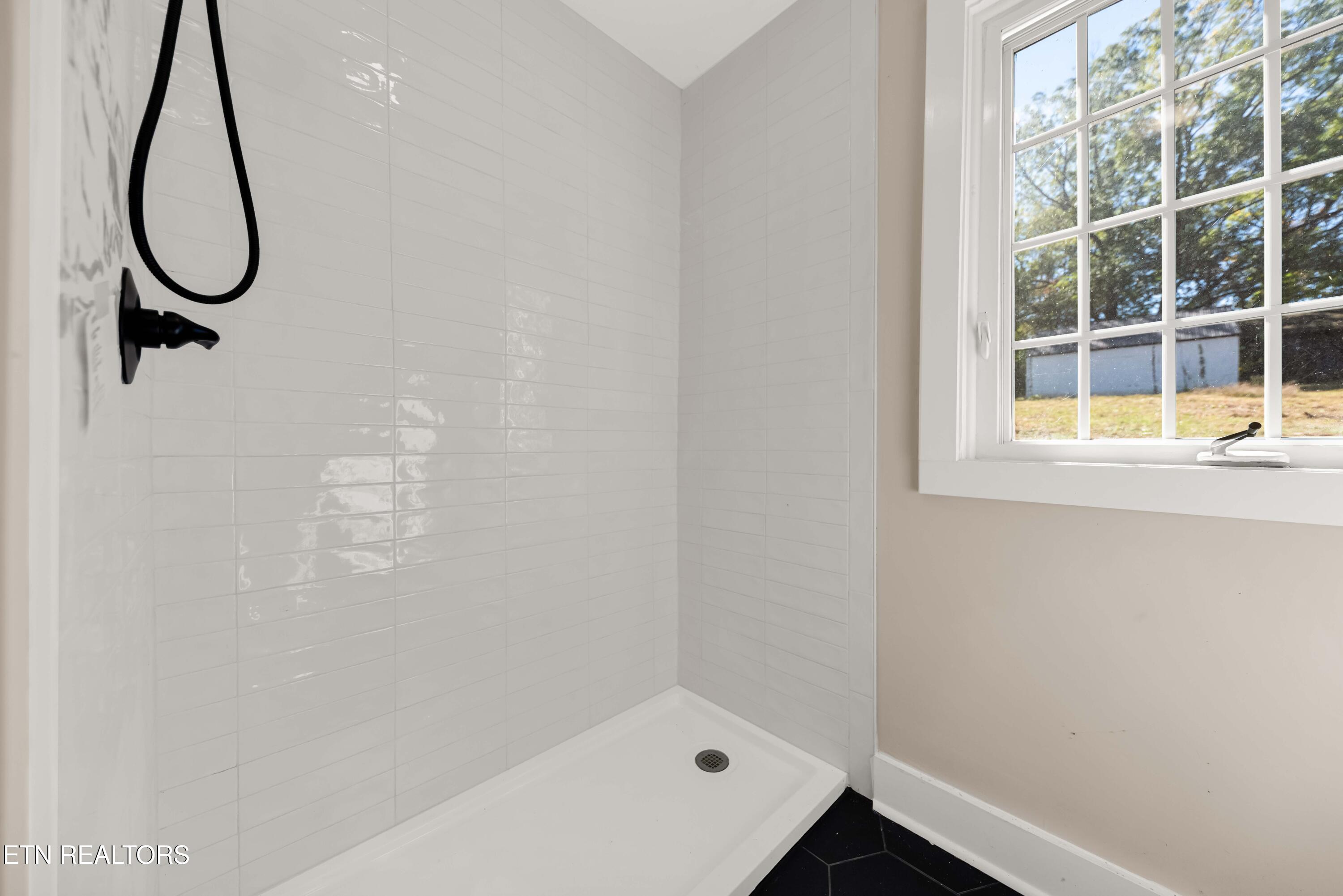 1441 Roberson Spring Road Loudon, TN 37774 - Photo 13 of 26 ROB_8475