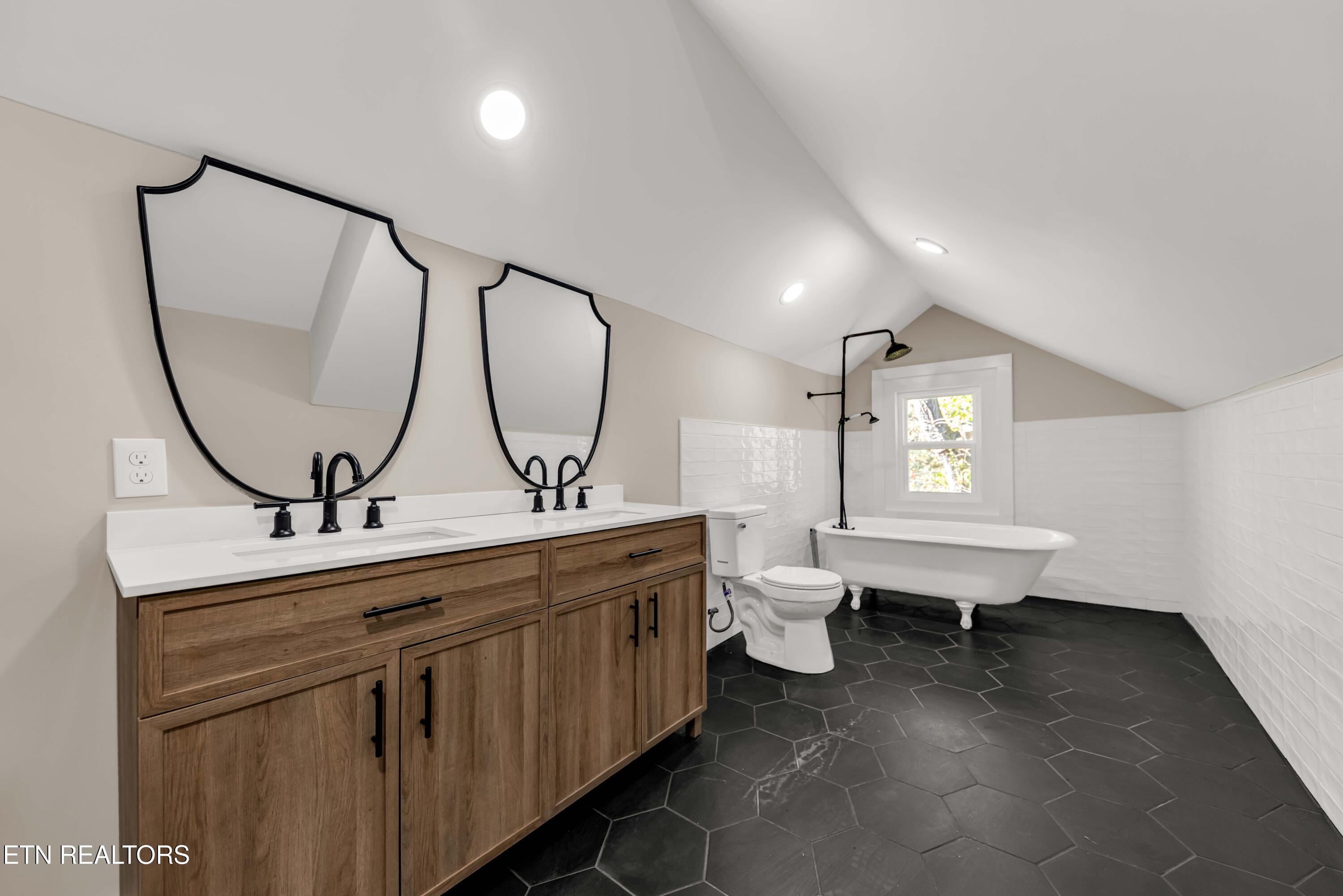 1441 Roberson Spring Road Loudon, TN 37774 - Photo 14 of 26 ROB_8502