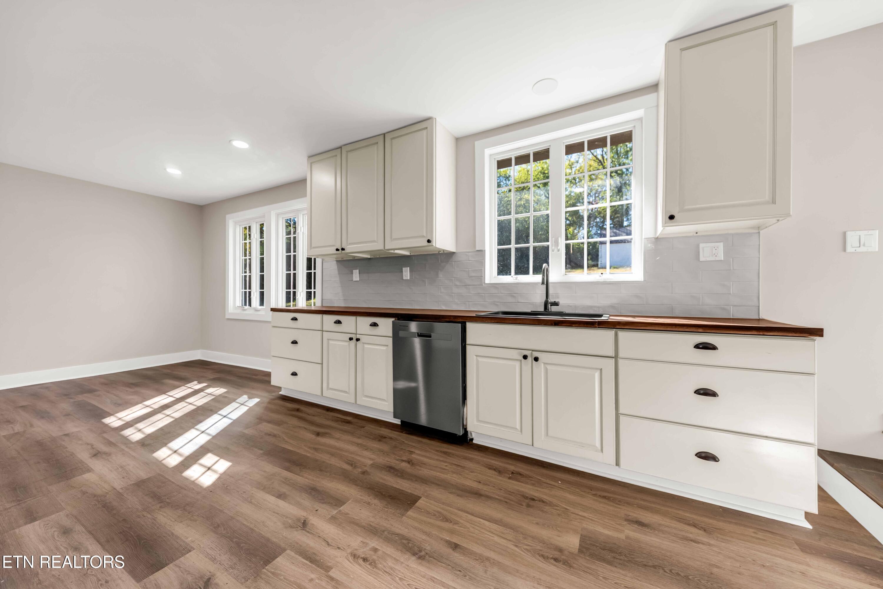 1441 Roberson Spring Road Loudon, TN 37774 - Photo 7 of 26 ROB_8490