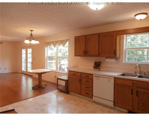 121 Middle Coach Road Hurricane, WV 25526 - Photo 14 of 16 Kitchen.