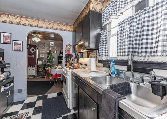 $95,000 | 116 West Garfield Street, Kewanee, IL 61443