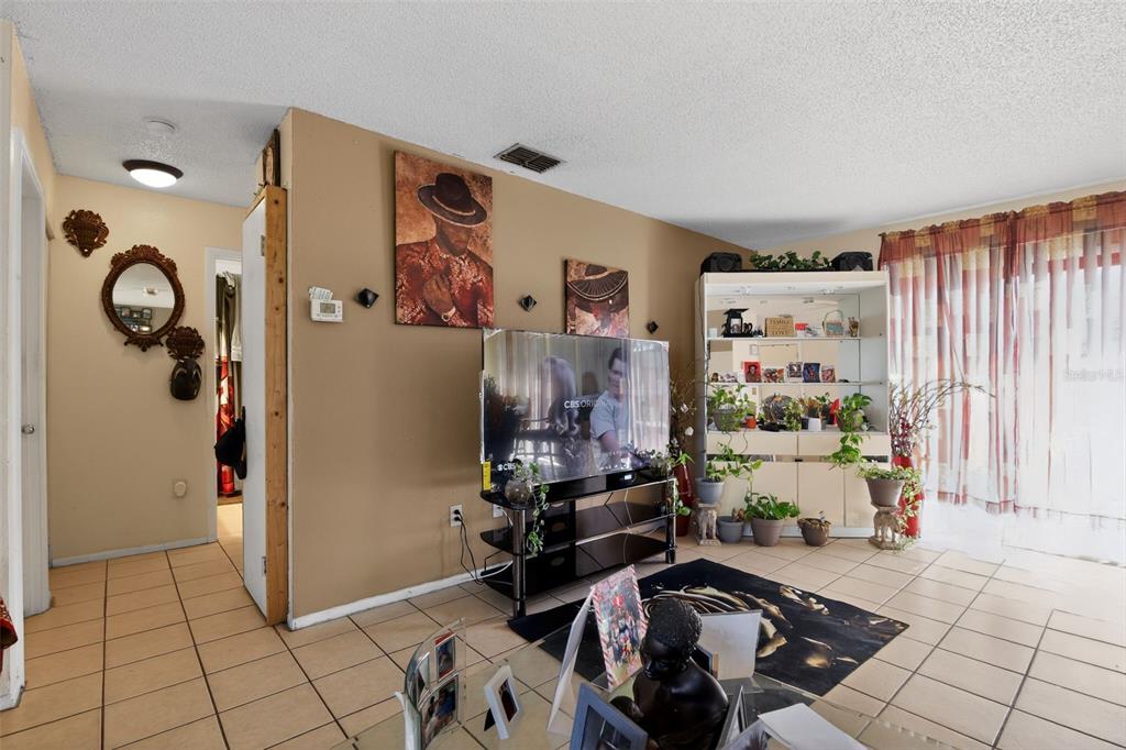 8821 Southeast 89th Place Ocala, FL 34472 - Photo 11 of 30 a room with furniture and a window