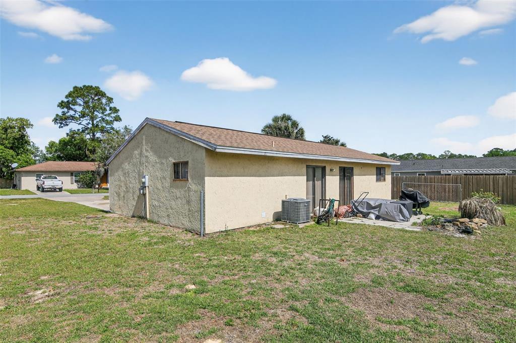 8821 Southeast 89th Place Ocala, FL 34472 - Photo 7 of 30 a front view of house with yard and seating area