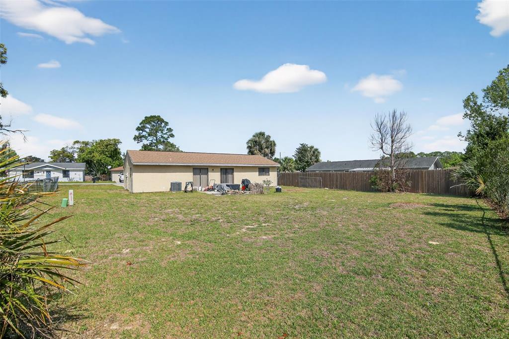 8821 Southeast 89th Place Ocala, FL 34472 - Photo 8 of 30 a view of outdoor space and yard