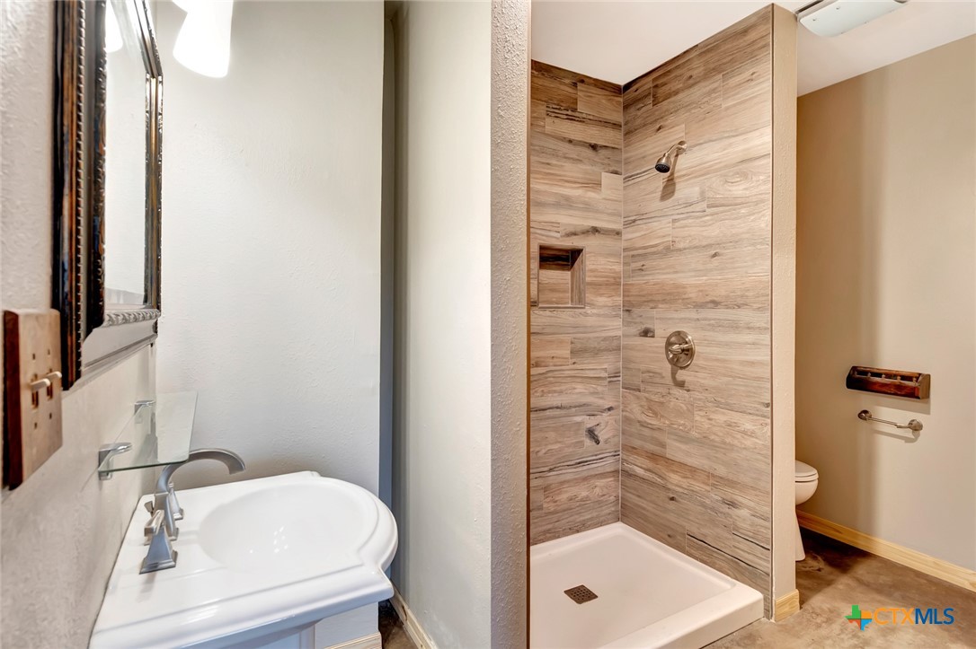 52 Old Bloomington Road North Victoria, TX 77905 - Photo 11 of 27