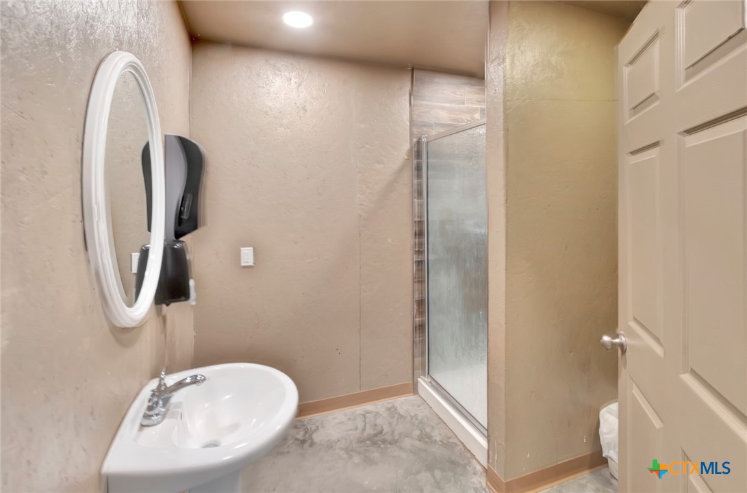 52 Old Bloomington Road North Victoria, TX 77905 - Photo 23 of 27