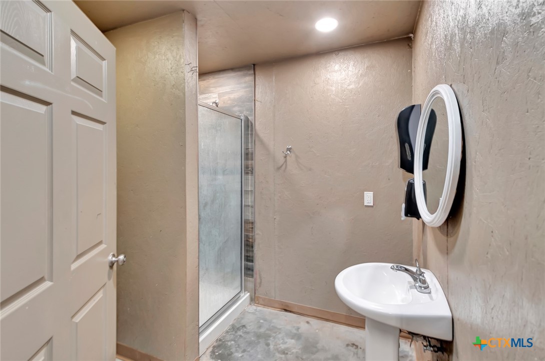 52 Old Bloomington Road North Victoria, TX 77905 - Photo 24 of 27