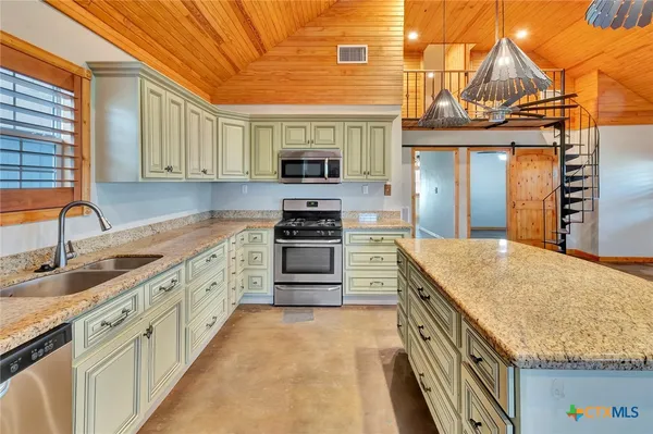 $649,900 | 52 Old Bloomington Road North, Victoria, TX 77905