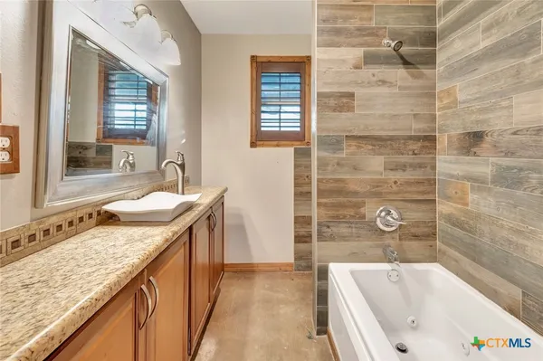 $649,900 | 52 Old Bloomington Road North, Victoria, TX 77905