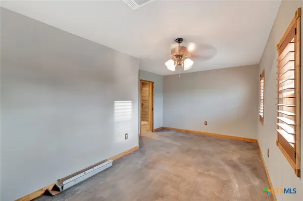 $649,900 | 52 Old Bloomington Road North, Victoria, TX 77905