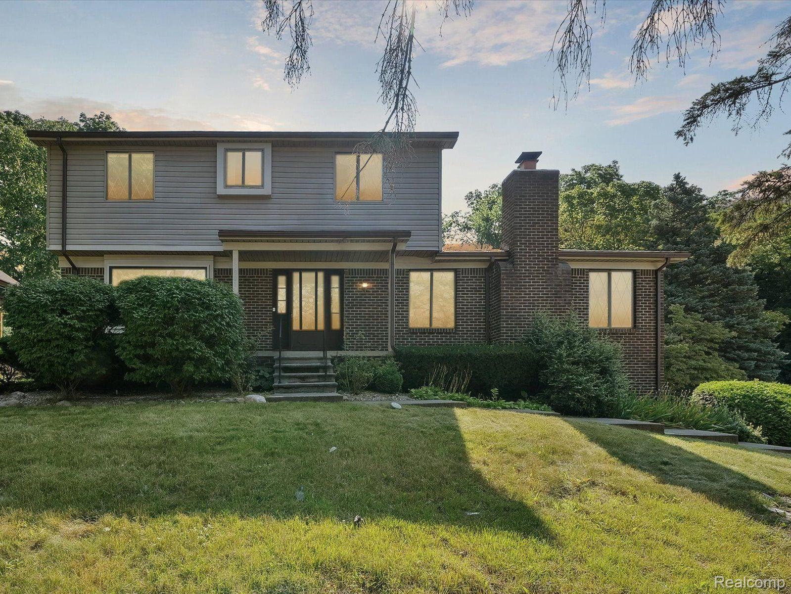 35881 Smithfield Road Farmington, MI 48335 - Photo 1 of 50 You MUST look inside!