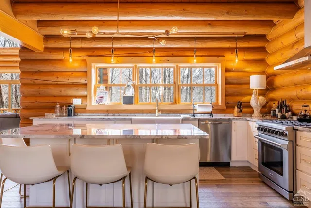 a view of a utility room with dryer and washer