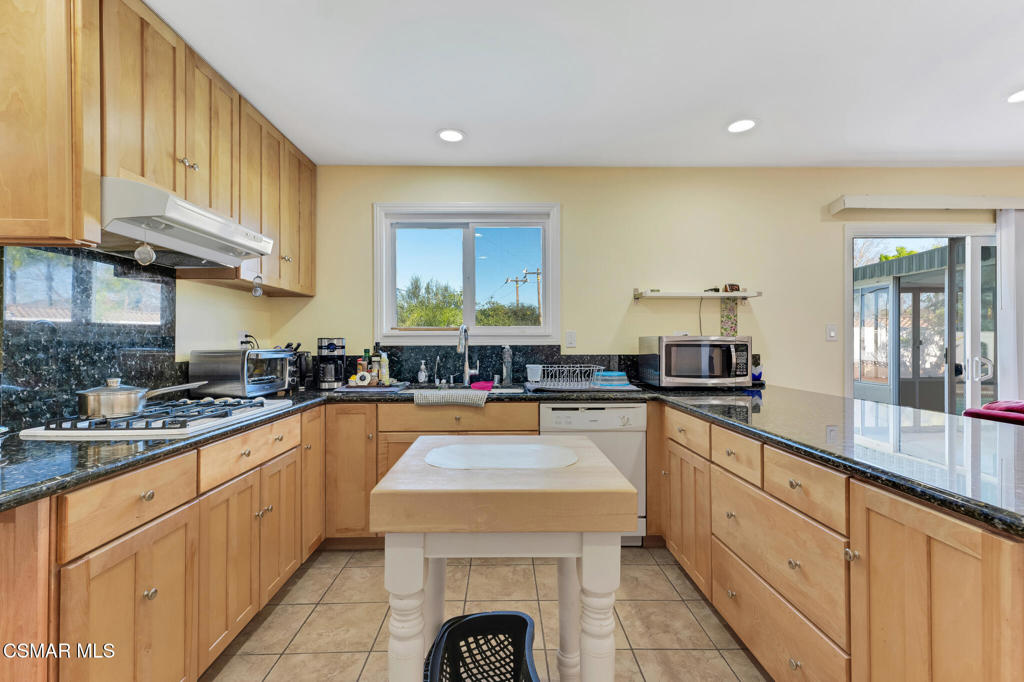 417 Columbia Road Thousand Oaks, CA 91360 - Photo 13 of 31