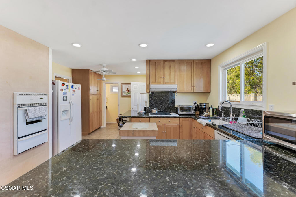 417 Columbia Road Thousand Oaks, CA 91360 - Photo 4 of 31