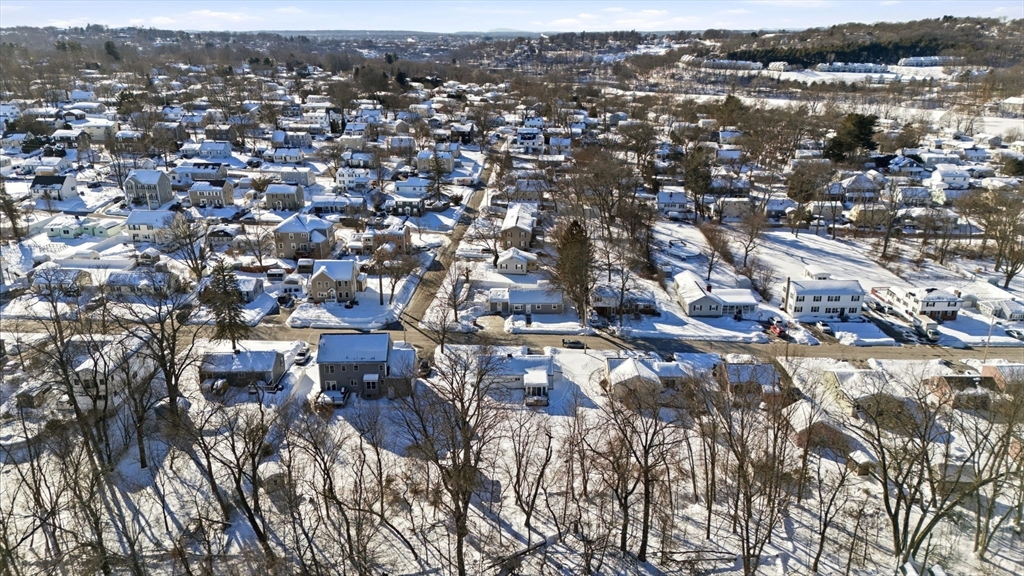 206 Burnham Road Lowell, MA 01852 - Photo 4 of 25