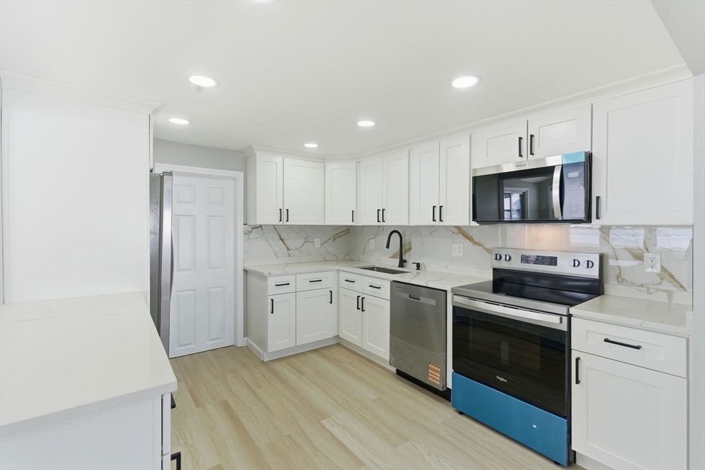 206 Burnham Road Lowell, MA 01852 - Photo 6 of 25