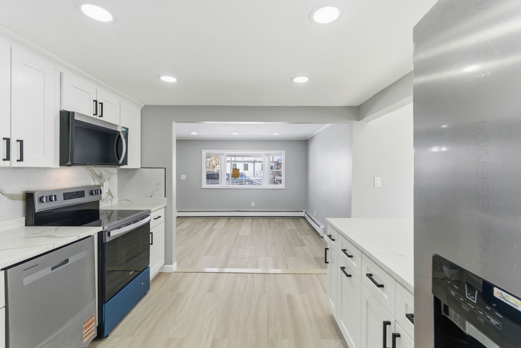 206 Burnham Road Lowell, MA 01852 - Photo 7 of 25