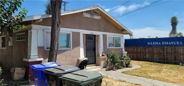 a view of a dinning table and chair in patio