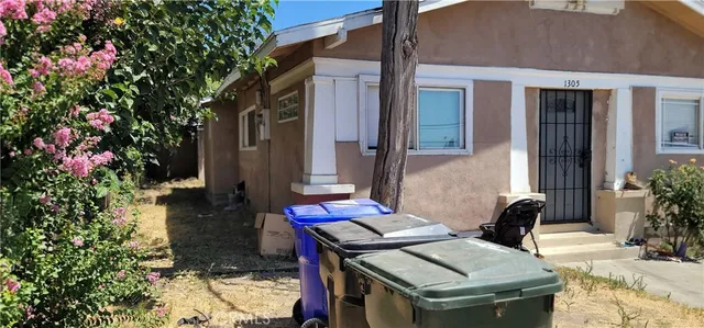 a view of outdoor space yard and patio