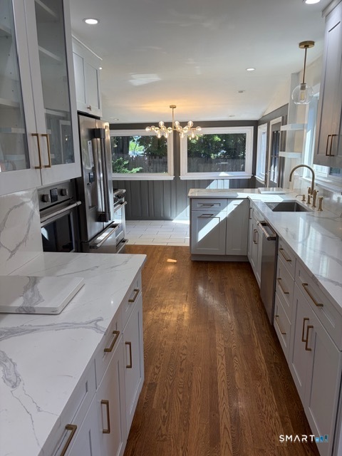 144 Haynes Road West Hartford, CT 06117 - Photo 5 of 23 Gallery Image 5