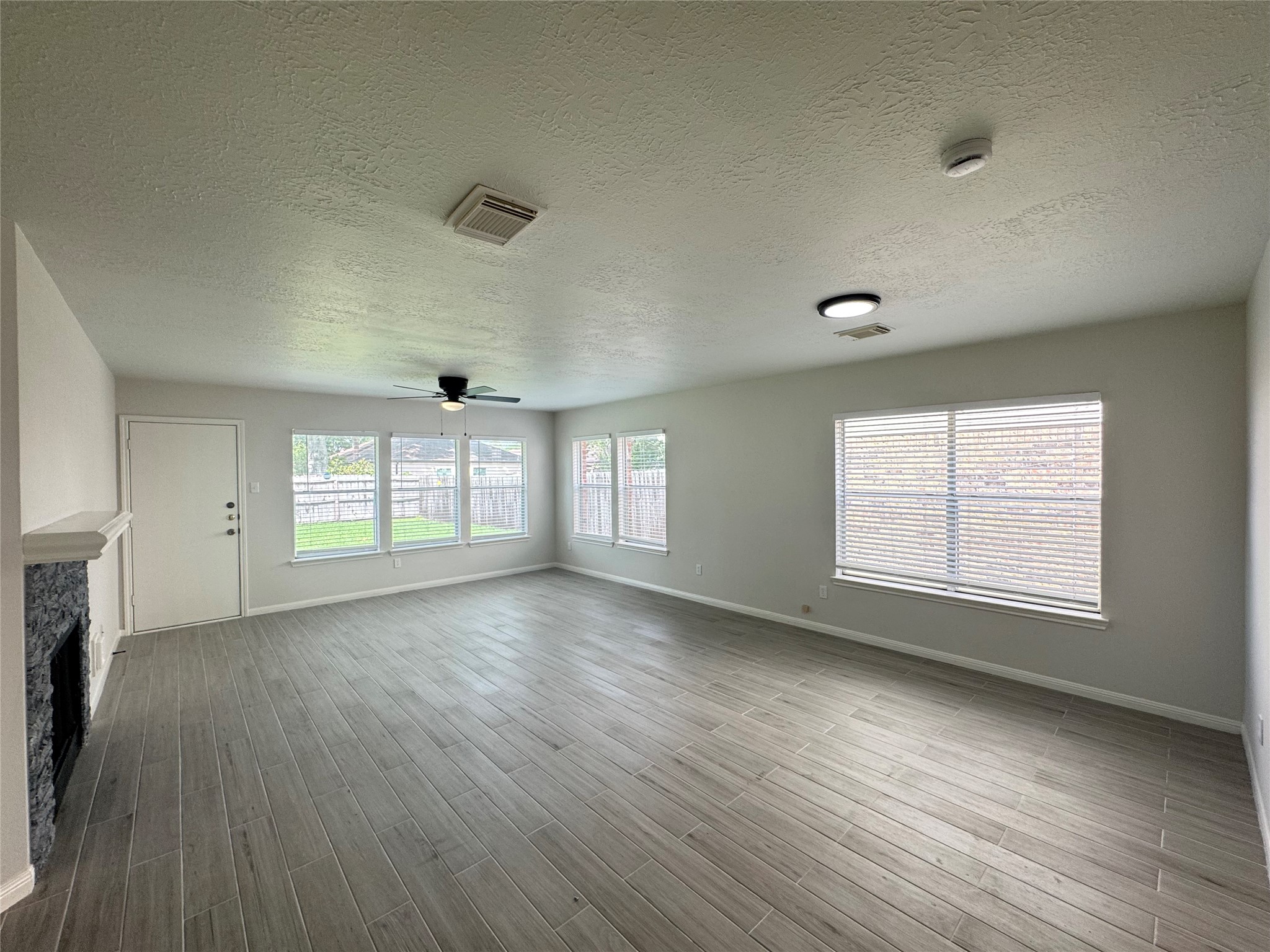 1915 Reddington Road Sugar Land, TX 77478 - Photo 4 of 34
