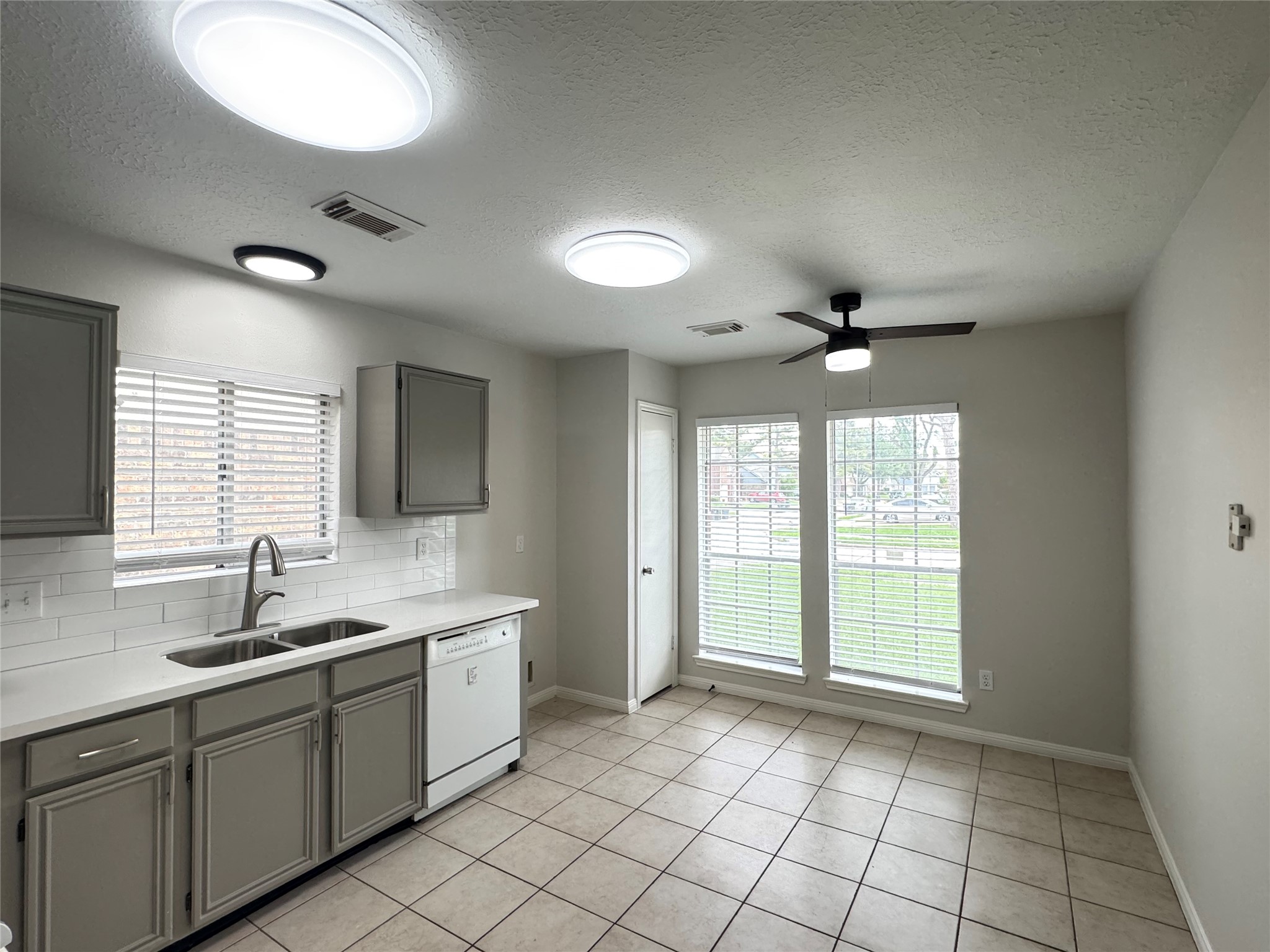 1915 Reddington Road Sugar Land, TX 77478 - Photo 8 of 34