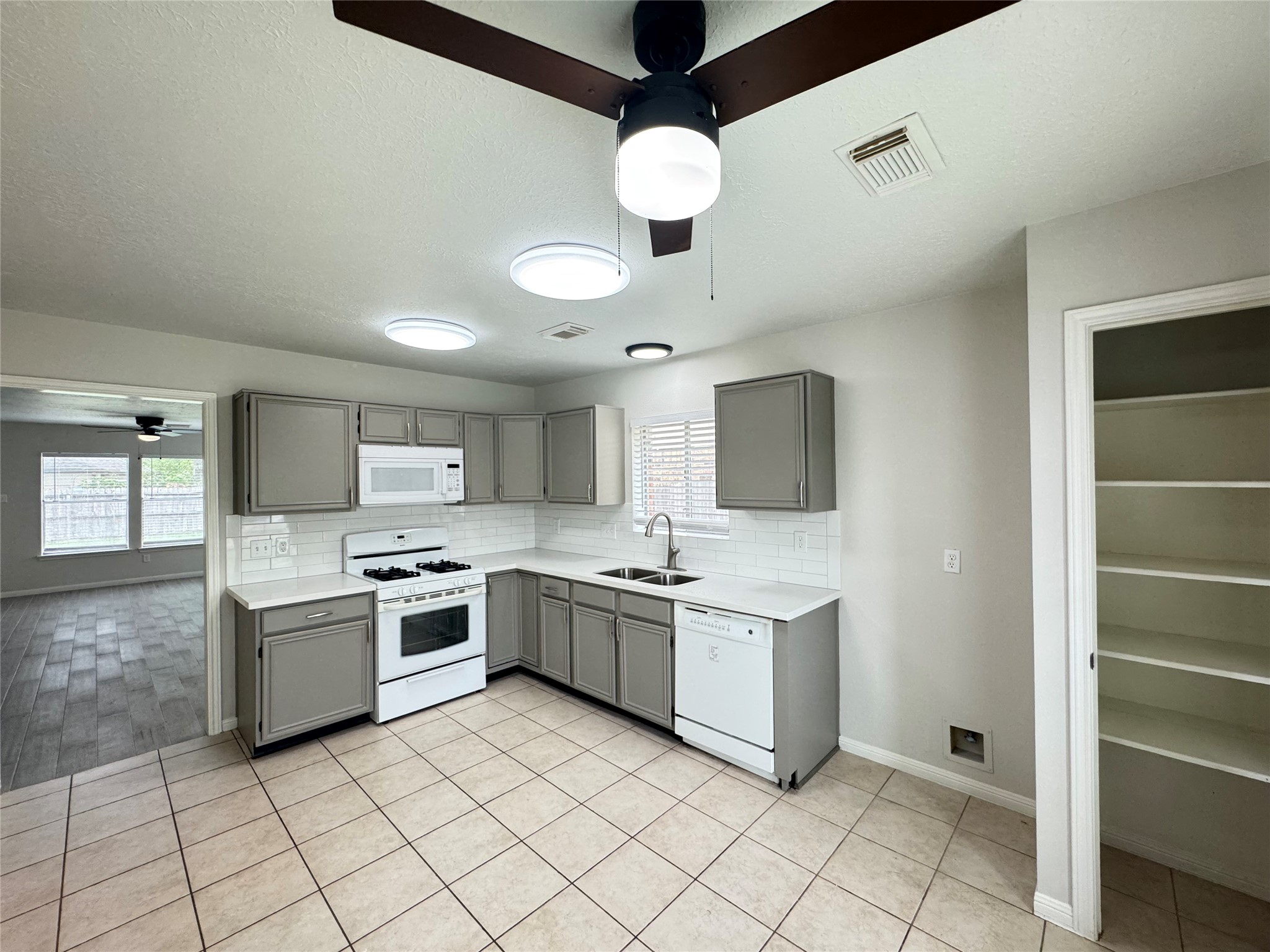 1915 Reddington Road Sugar Land, TX 77478 - Photo 9 of 34