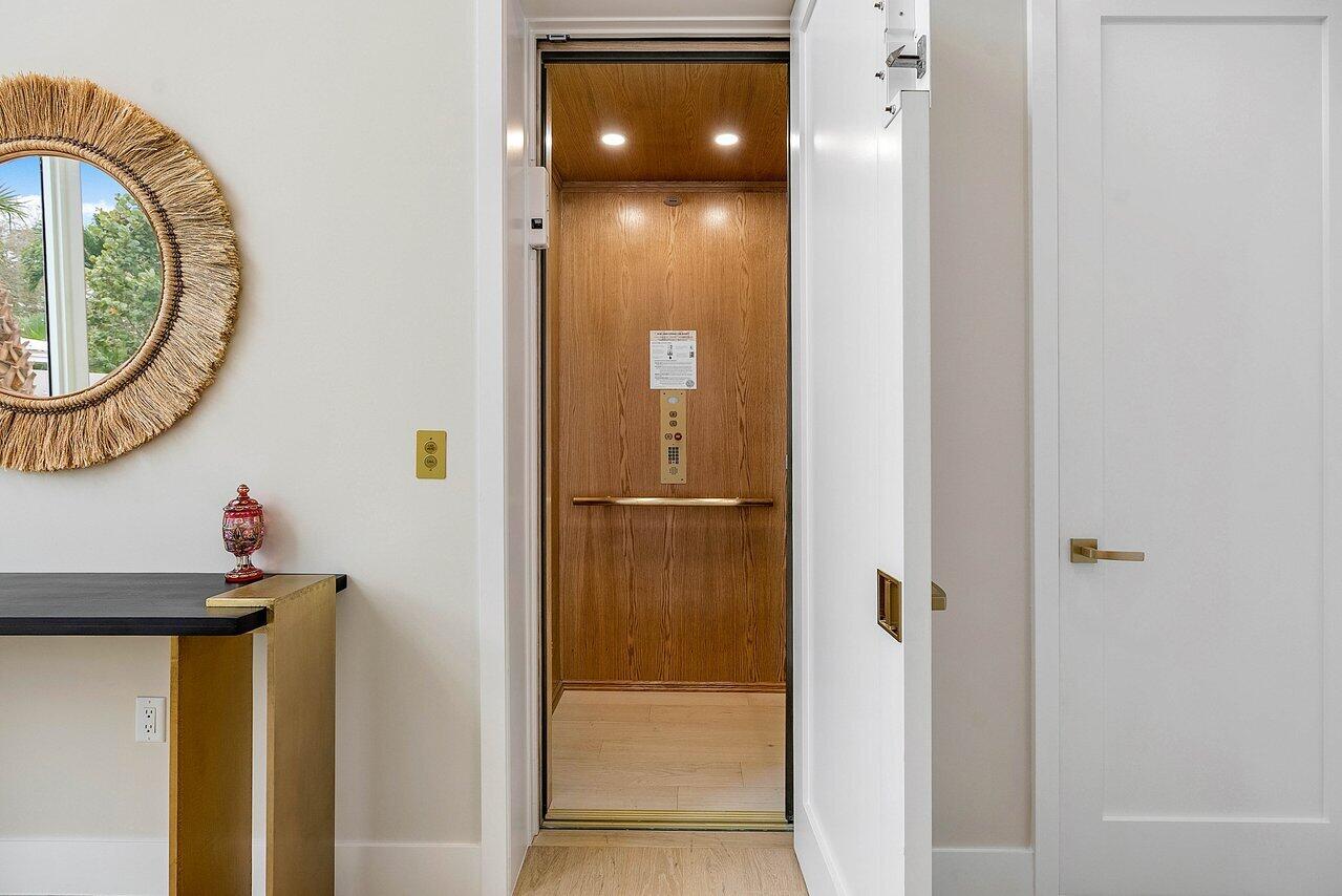 909 Bond Way Delray Beach, FL 33483 - Photo 10 of 43 a view of a hallway with washer and dryer