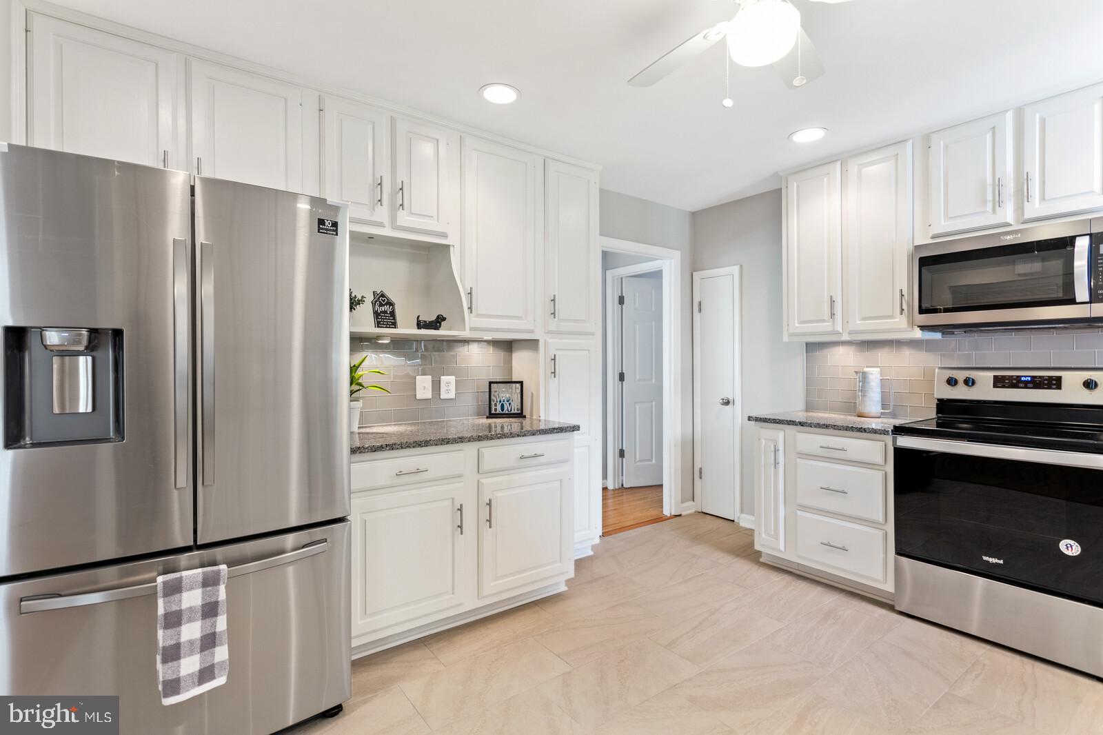 7021 Hadlow Drive Springfield, VA 22152 - Photo 9 of 47 Brand New Stainless Appliances, 42 " Cabinets