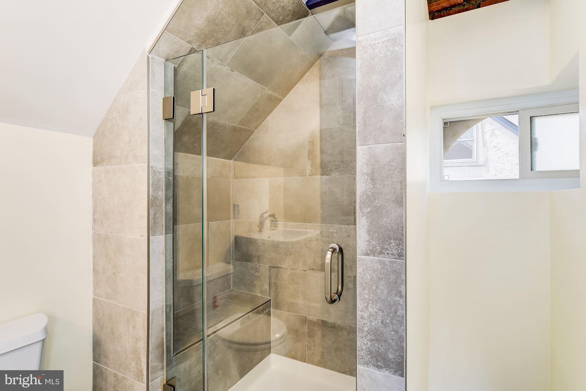2418 Brambleton Road Baltimore, MD 21209 - Photo 22 of 29 Full Bath