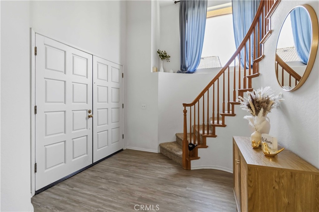592 Fairfield Road Simi Valley, CA 93065 - Photo 4 of 39