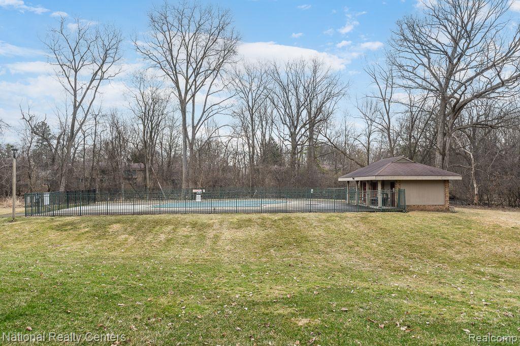 1438 Oakbrook Rochester Hills Rochester, MI 48307 - Photo 36 of 37