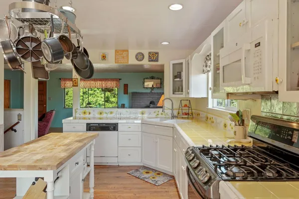 a kitchen that has a lot of cabinets in it
