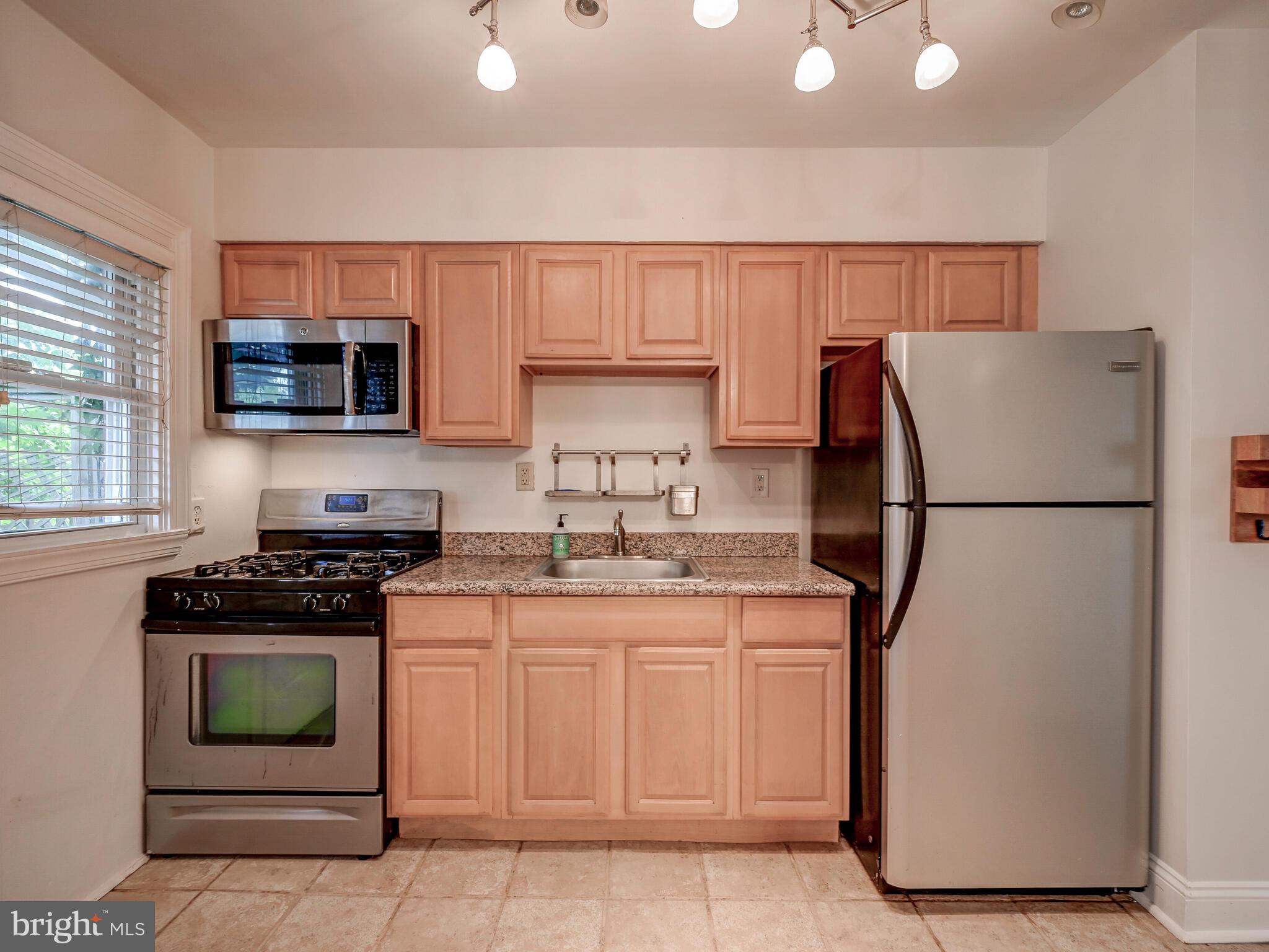 3603 Ednor Road Baltimore, MD 21218 - Photo 13 of 38