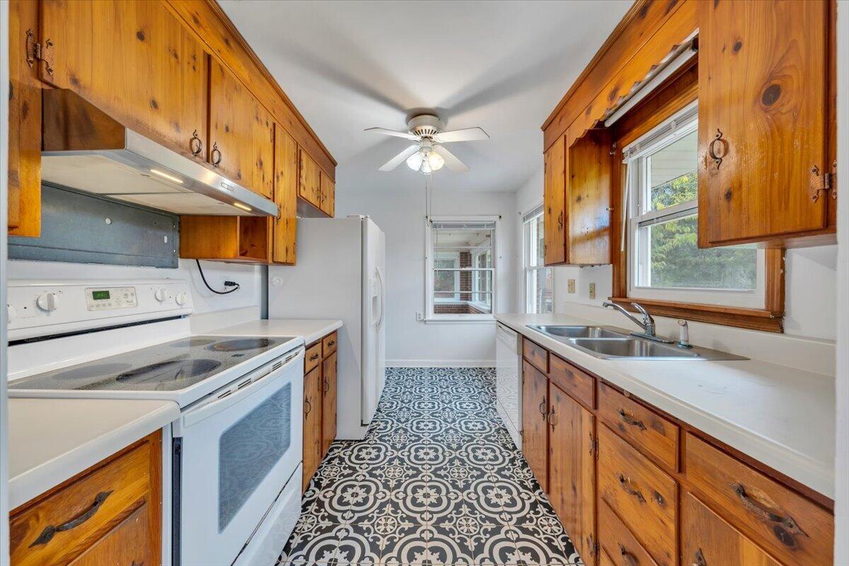 3318 Frontier Road Northwest Roanoke, VA 24012 - Photo 11 of 43 11-MIB06006