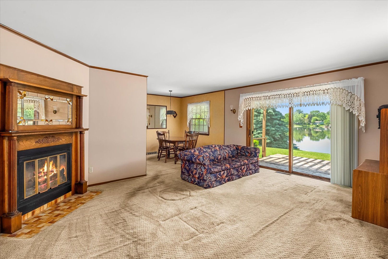 33 Somerset Road Montgomery, IL 60538 - Photo 9 of 17 a living room with a large window