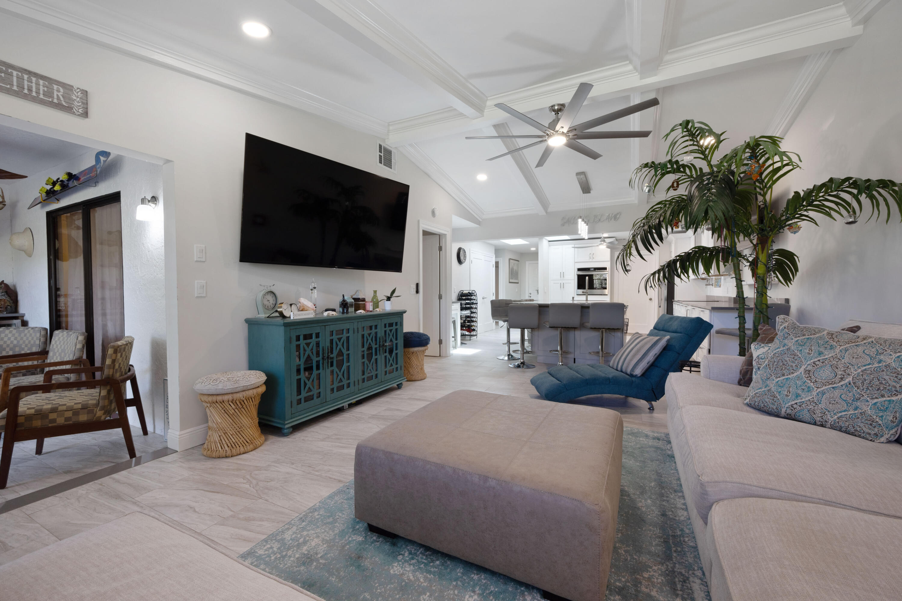 7 Ridge Pointe Drive, Unit C Boynton Beach, FL 33435 - Photo 10 of 28 Living Room