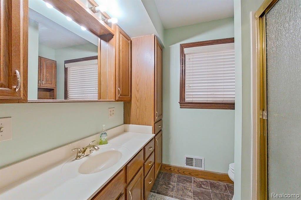 9453 White Lake Road Fenton, MI 48430 - Photo 24 of 48