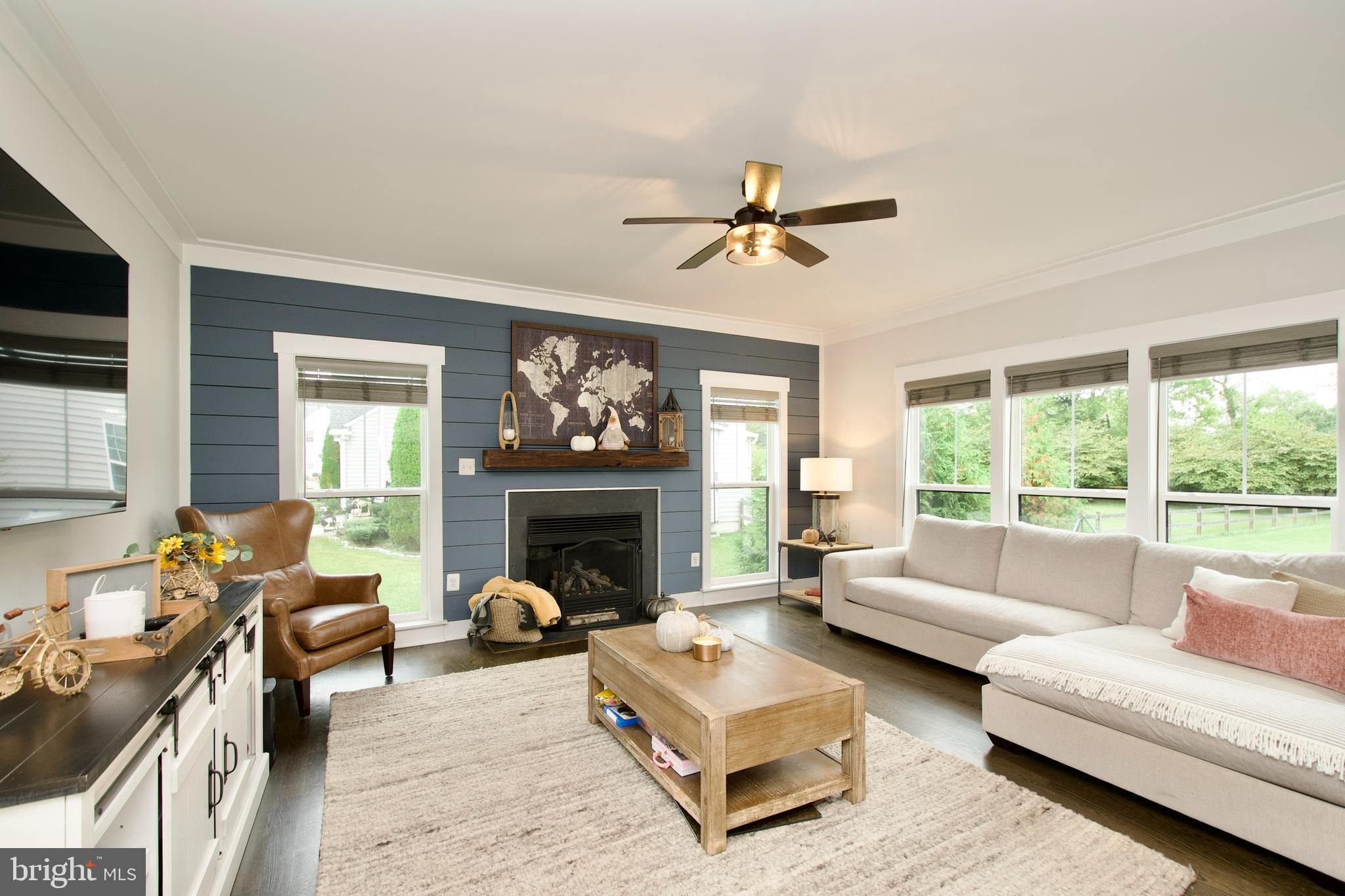 55 Indian Point Road Stafford, VA 22554 - Photo 20 of 60 Family room w/accent wall