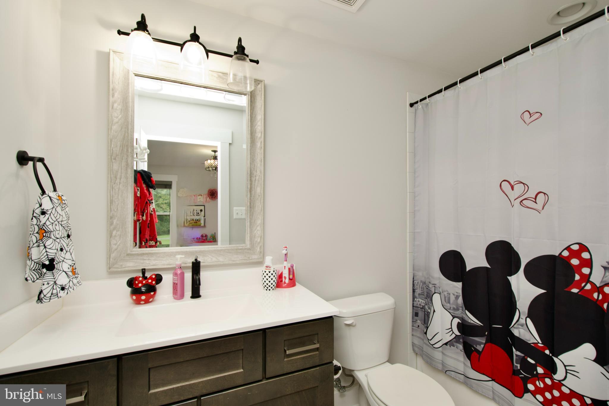55 Indian Point Road Stafford, VA 22554 - Photo 25 of 60 En-suite bath