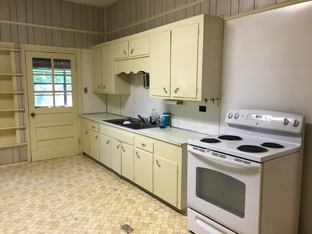 444 Academy Street Barnwell, SC 29812 - Photo 6 of 23