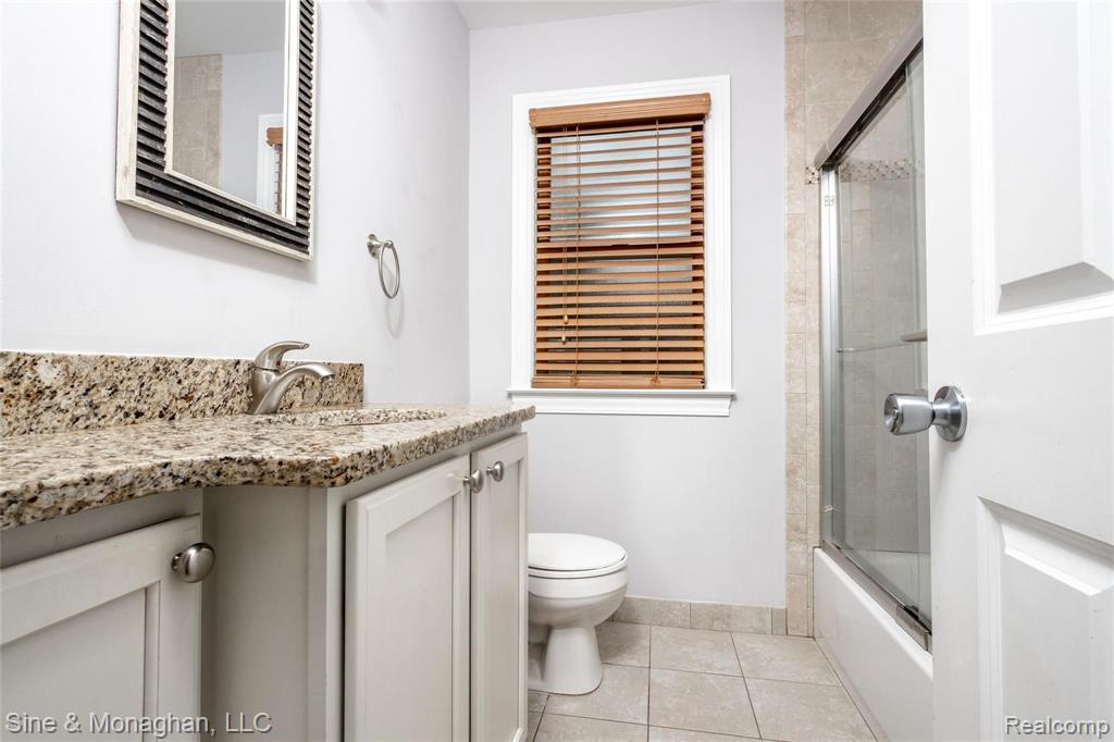 1308 Hampton Road Grosse Pointe, MI 48236 - Photo 16 of 36