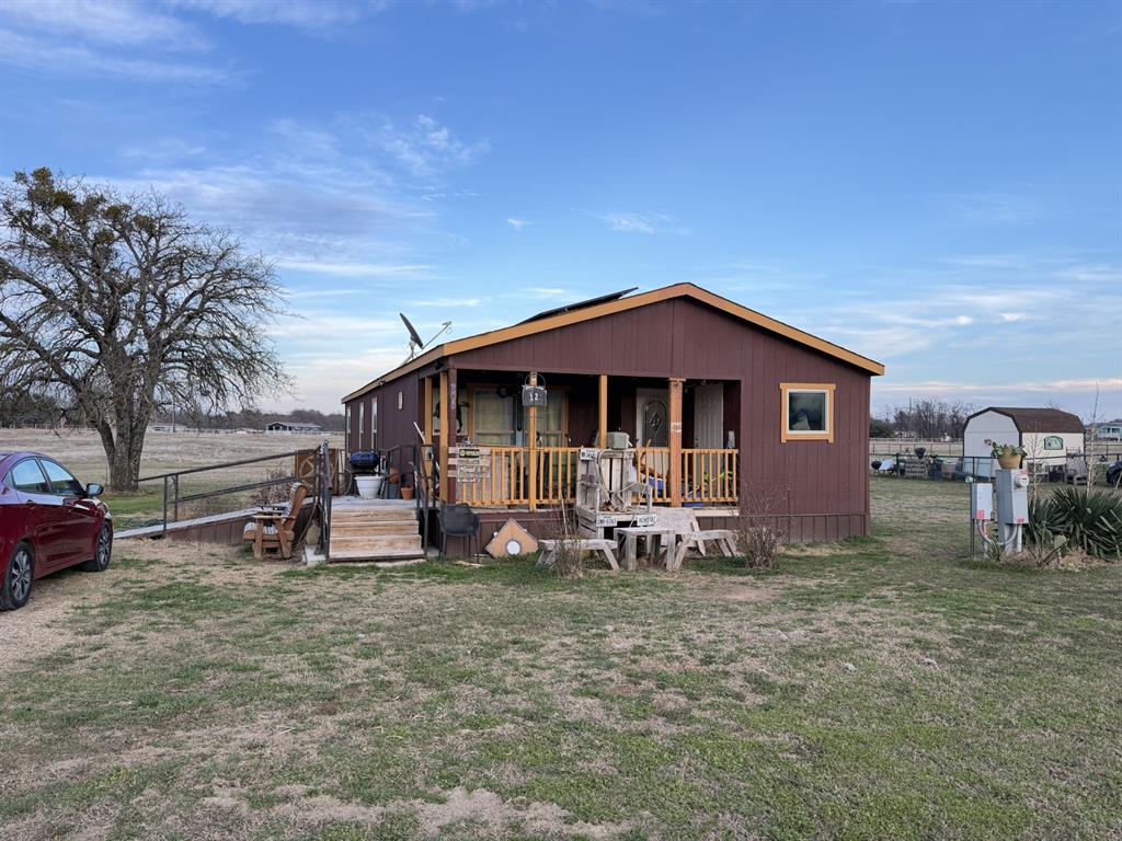 208 Farmhouse Road Springtown, TX 76082 - Photo 3 of 33