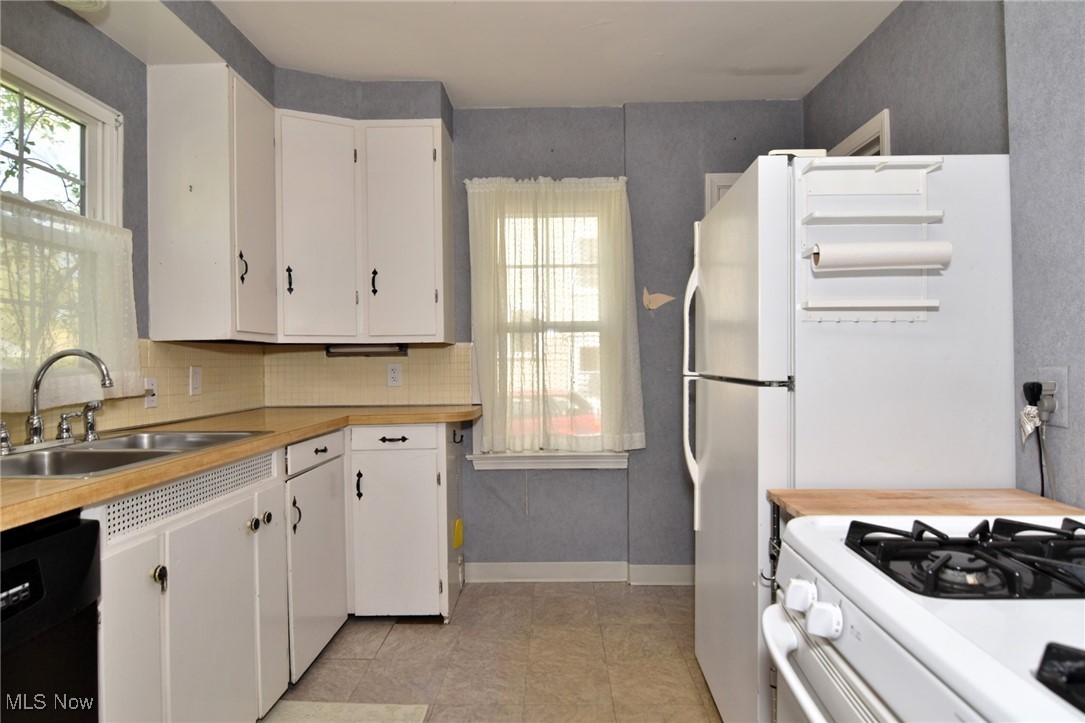 2636 Queenston Road Cleveland Heights, OH 44118 - Photo 16 of 45 Kitchen