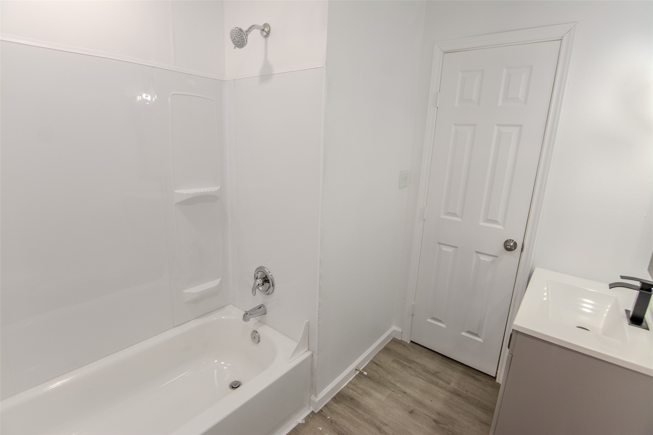 9210 St Lo Road Houston, TX 77033 - Photo 12 of 16 Bathroom 2